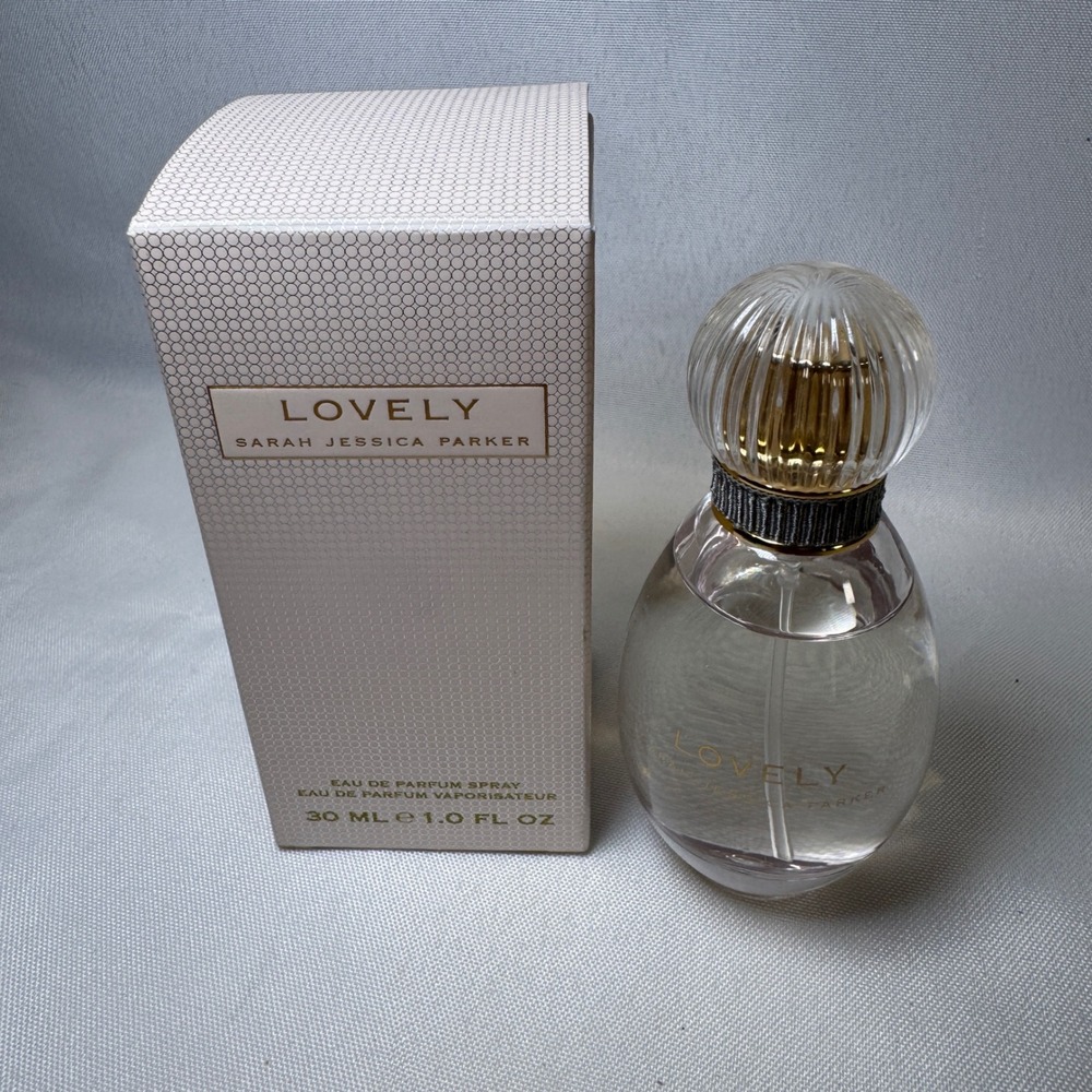 Sarah Jessica Parker Lovely Eau de Parfum Spray 30ml 1.0 fl oz with Box